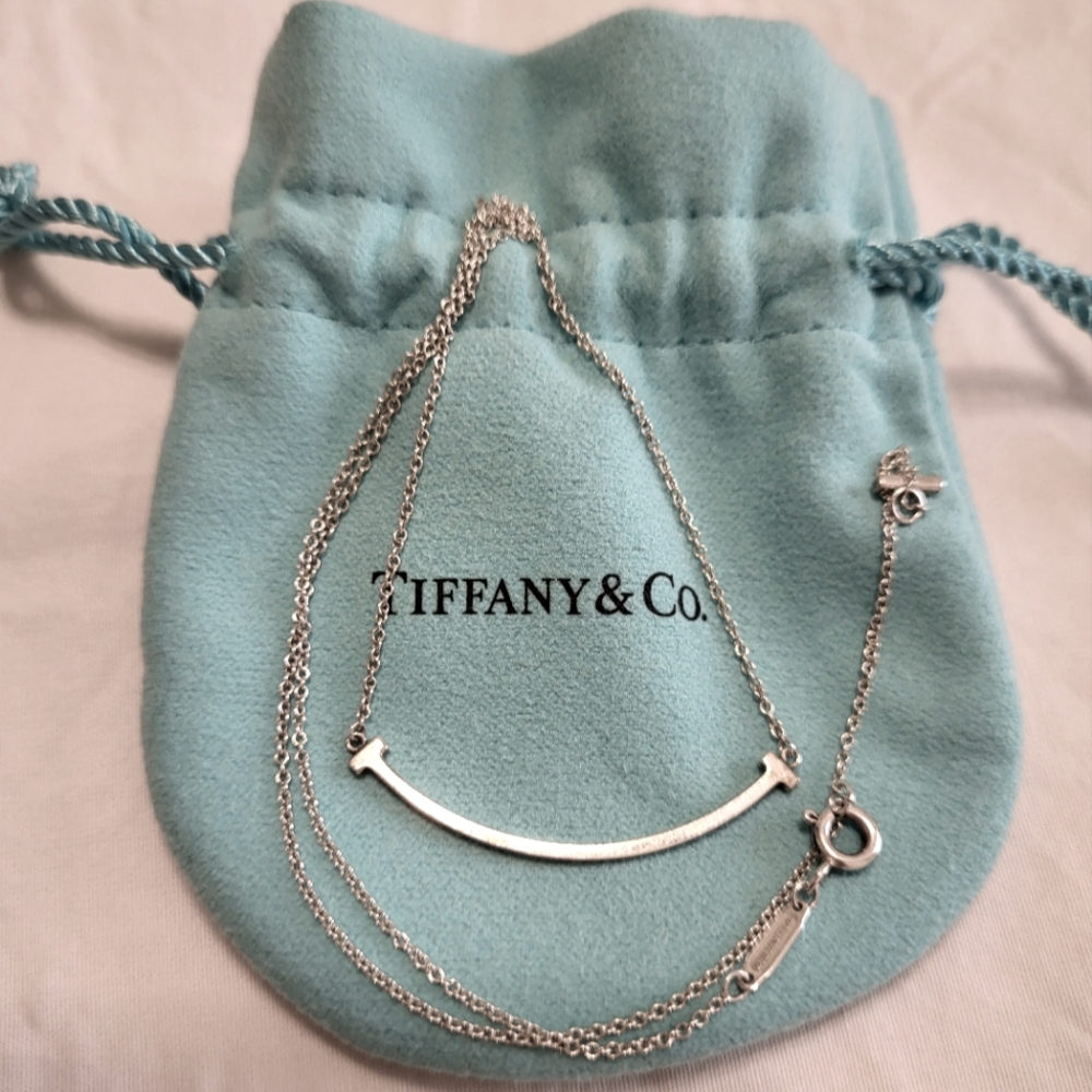 Tiffany T Smile pendant necklace, small